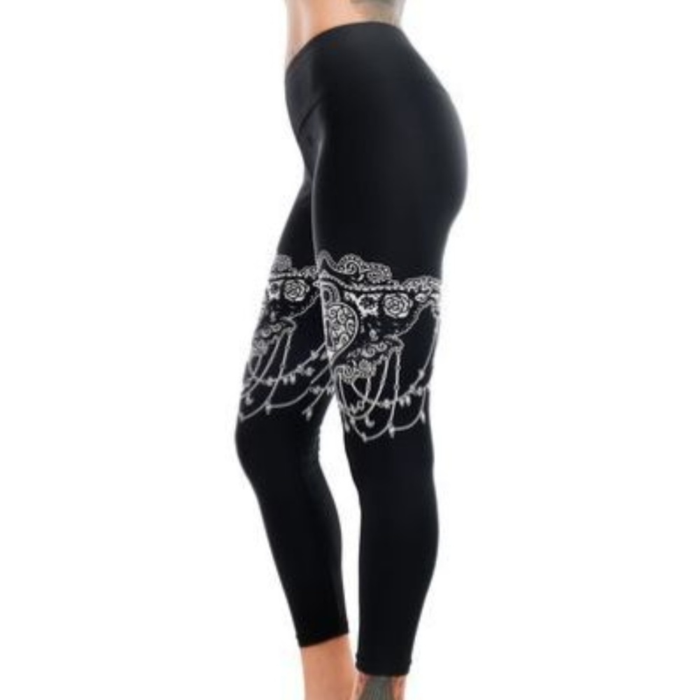 **SOLD* Legging  Filigree Skeleton padlock - Picture 2 of 4